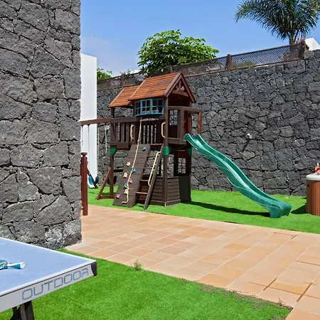 Playa Blanca Sleeps 12 With Pool Air Con And Wifi 빌라