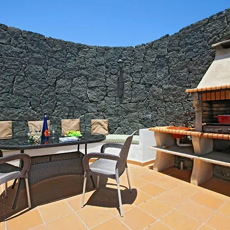Playa Blanca Sleeps 12 With Pool Air Con And Wifi