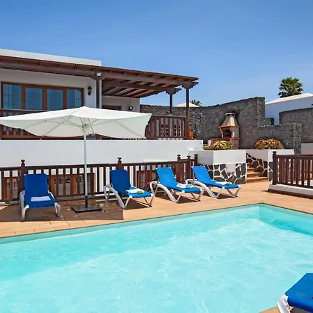 Playa Blanca Sleeps 12 With Pool Air Con And Wifi