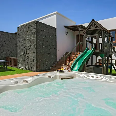 Villa Playa Blanca Sleeps 12 With Pool Air Con And Wifi